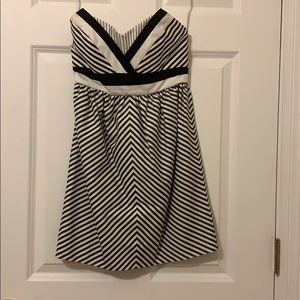 Alice + Olivia stripped strapless mini dress